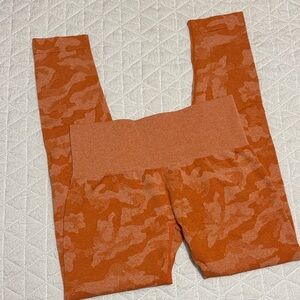 Orange Camouflage NVGTN leggings medium